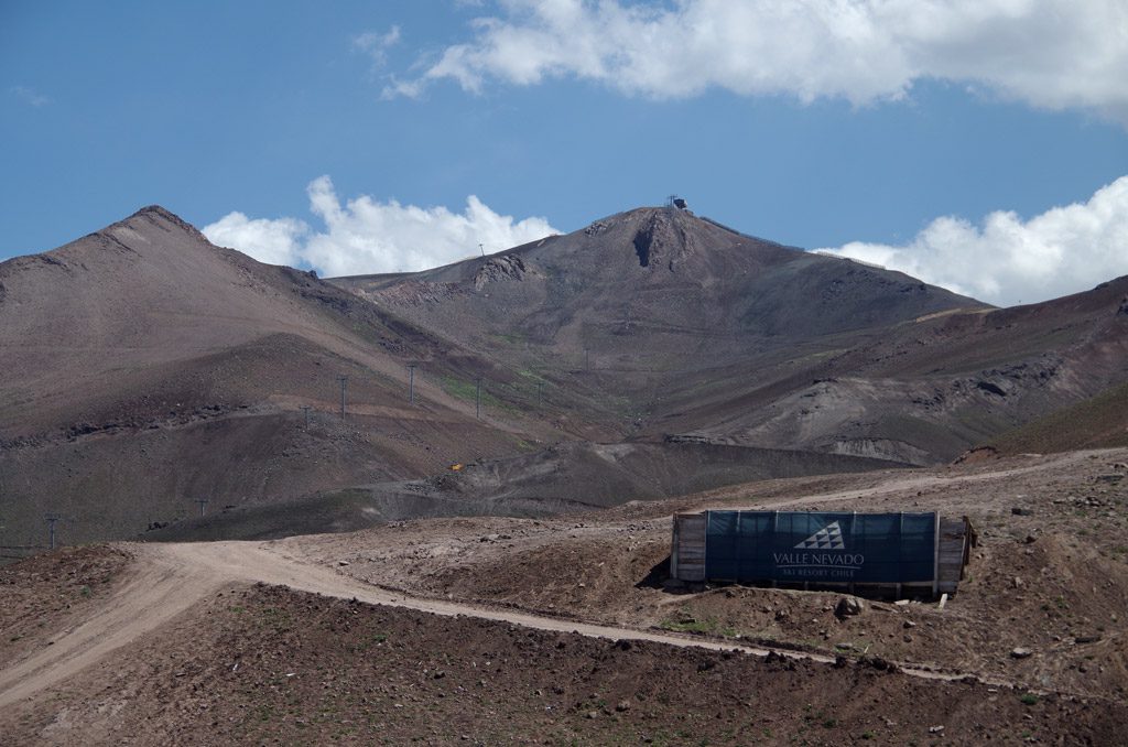 valle_navado_ski_resort_chile.jpg